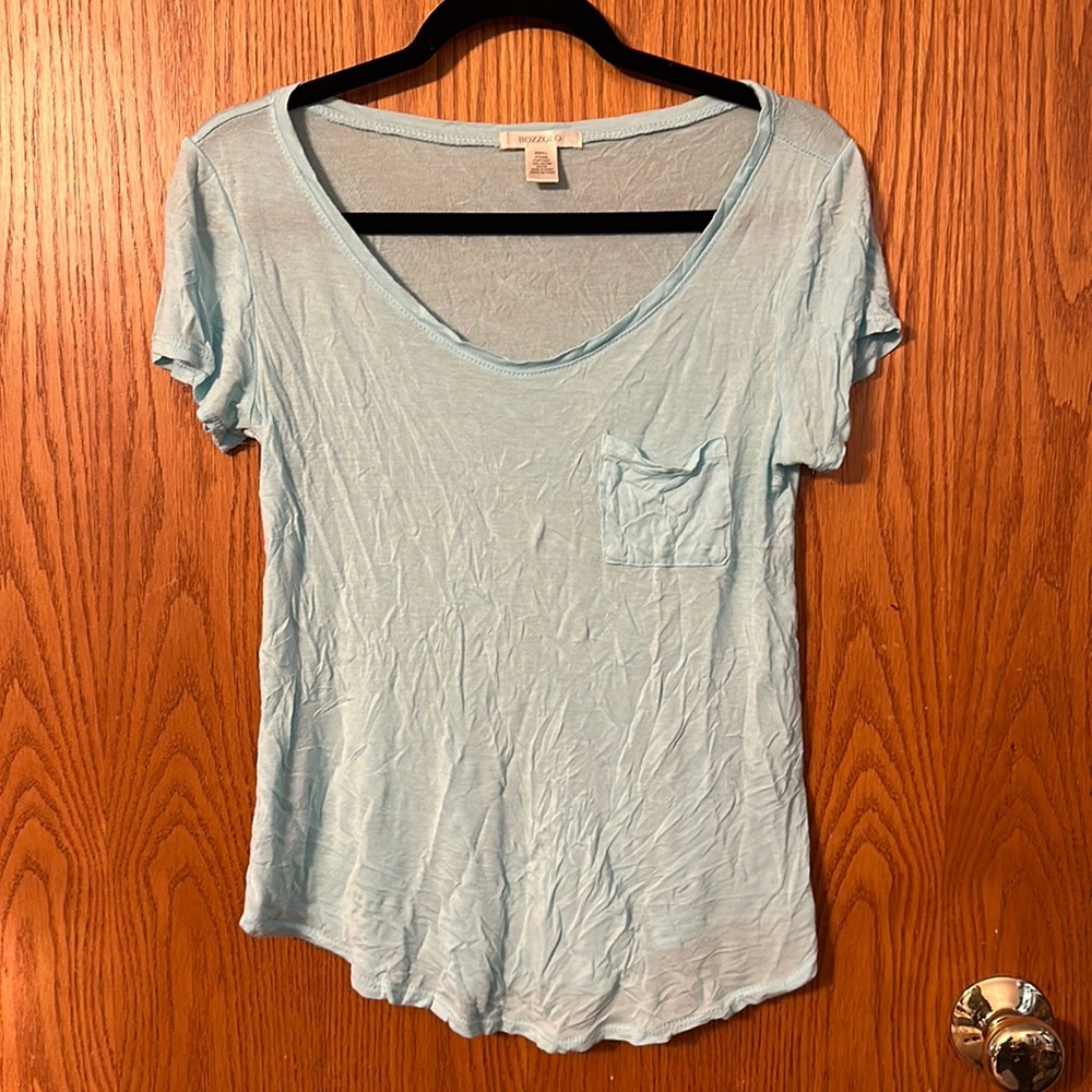 Scoop neck with pocket T-shirt